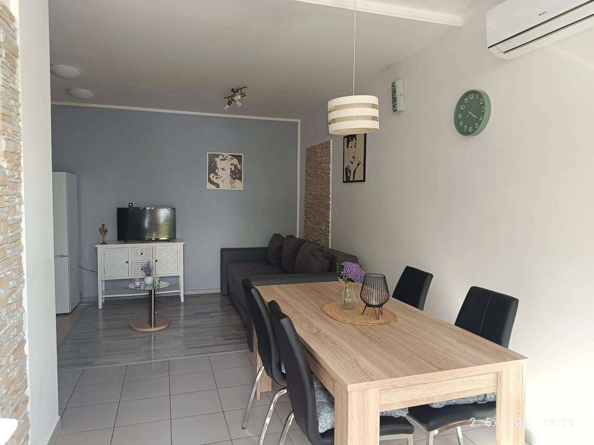 Leonica Appartement Omiš Buitenkant foto