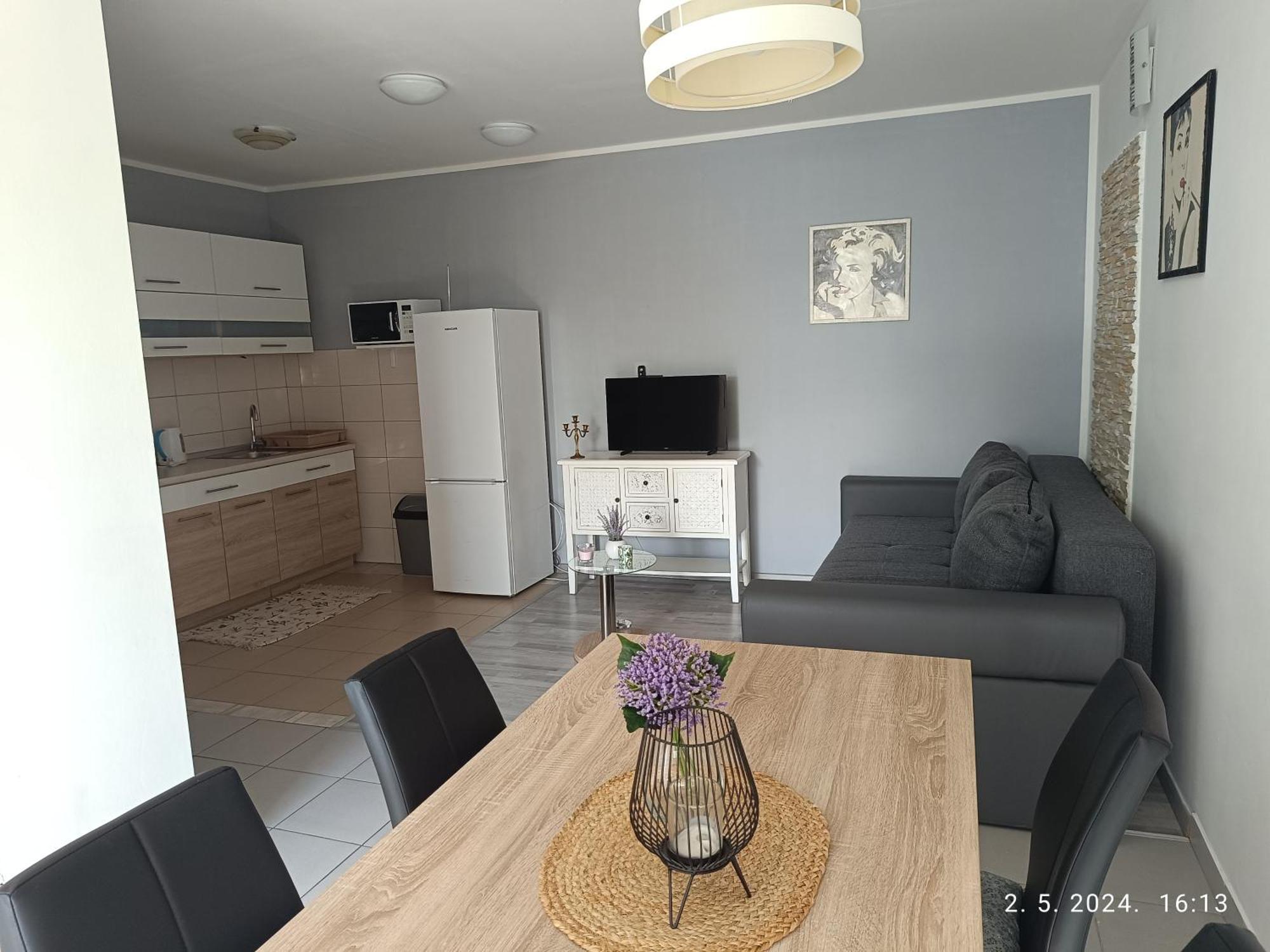 Leonica Appartement Omiš Buitenkant foto