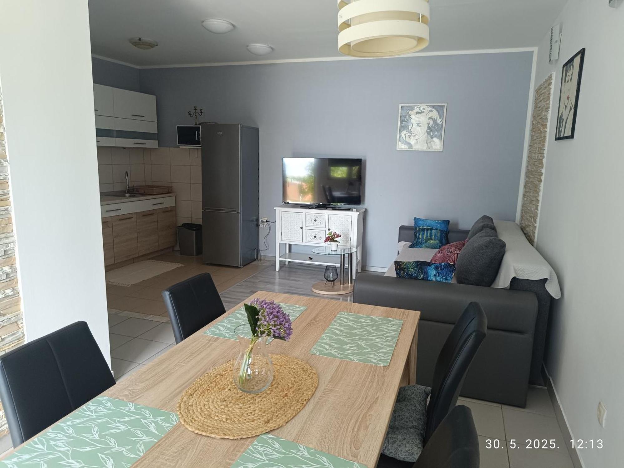 Leonica Appartement Omiš Buitenkant foto